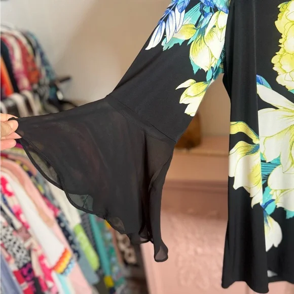 Women’s Susan Graver Medium Floral Black Top - Picture 4 of 7